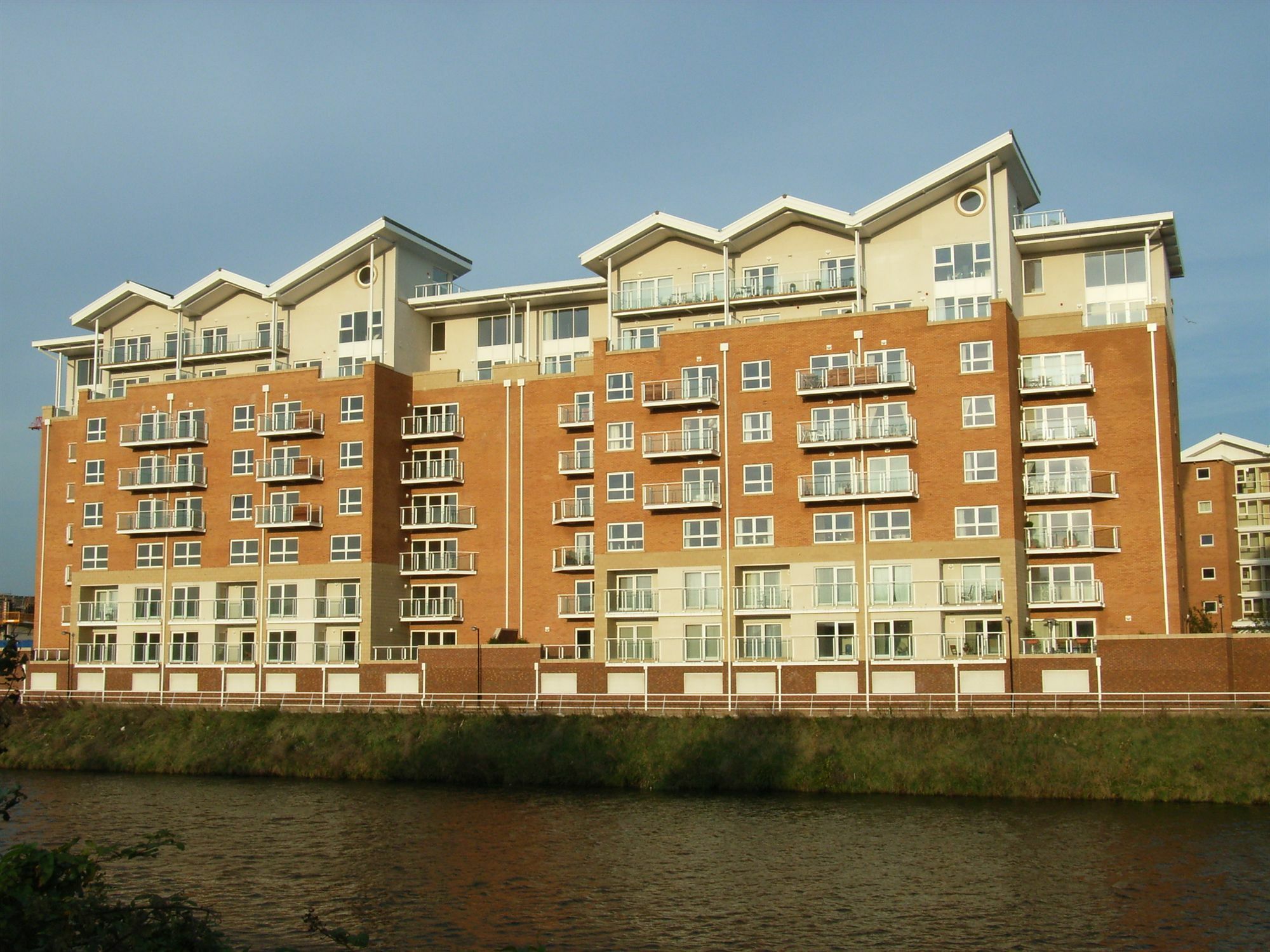 Century Wharf Serviced Apartments Cardiff Eksteriør bilde